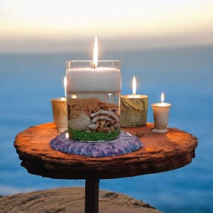 Cam fanus da deniz kabuklarıyla süslenmiş inci toz mum